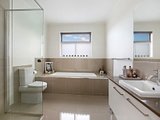 https://images.listonce.com.au/custom/160x/listings/3a-wendora-street-strathmore-vic-3041/607/00847607_img_11.jpg?zCqfWRiY5-Y