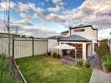 https://images.listonce.com.au/custom/160x/listings/3a-wendora-street-strathmore-vic-3041/607/00847607_img_14.jpg?9m0td57OFXg