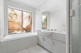 https://images.listonce.com.au/custom/160x/listings/3b-charles-street-ringwood-east-vic-3135/440/01577440_img_07.jpg?AA4fsJGs-9A