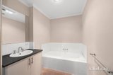 https://images.listonce.com.au/custom/160x/listings/3b-hafey-court-eureka-vic-3350/470/01988470_img_07.jpg?BlQzIlC8E08