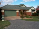 https://images.listonce.com.au/custom/160x/listings/4-angus-court-roxburgh-park-vic-3064/497/01633497_img_01.jpg?L2TuTRhPlAg