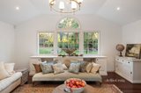 https://images.listonce.com.au/custom/160x/listings/4-applegum-close-croydon-hills-vic-3136/646/01705646_img_04.jpg?zUahYc0zB54
