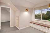 https://images.listonce.com.au/custom/160x/listings/4-applegum-close-croydon-hills-vic-3136/646/01705646_img_18.jpg?TIlqnIwhfqg
