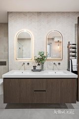 https://images.listonce.com.au/custom/160x/listings/4-bettina-street-burwood-east-vic-3151/365/01809365_img_13.jpg?v9eih47MrOU