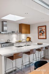 https://images.listonce.com.au/custom/160x/listings/4-blenheim-avenue-mont-albert-vic-3127/294/01739294_img_16.jpg?bEVUWIvpIVU