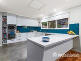 https://images.listonce.com.au/custom/160x/listings/4-boyd-close-mooroolbark-vic-3138/713/01525713_img_08.jpg?HBvelDBEdiE