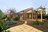 https://images.listonce.com.au/custom/160x/listings/4-carstairs-close-grovedale-vic-3216/782/01971782_img_04.jpg?Nz1fE9QXNhg