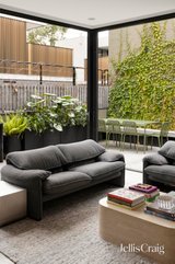 https://images.listonce.com.au/custom/160x/listings/4-chatsworth-road-prahran-vic-3181/594/01908594_img_07.jpg?9x49qV-1pZc