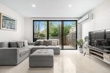 https://images.listonce.com.au/custom/160x/listings/4-demartini-close-mooroolbark-vic-3138/418/01975418_img_06.jpg?Pi3aZoBDkfU