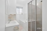 https://images.listonce.com.au/custom/160x/listings/4-fern-court-woodend-vic-3442/095/01905095_img_11.jpg?aV39N4MHDd8