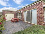 https://images.listonce.com.au/custom/160x/listings/4-finningley-court-highton-vic-3216/037/01699037_img_09.jpg?9dRNGdUI7EY