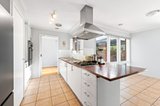 https://images.listonce.com.au/custom/160x/listings/4-flora-court-ringwood-vic-3134/978/01889978_img_04.jpg?kBrhNeuzrjs