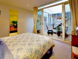 https://images.listonce.com.au/custom/160x/listings/4-glen-huntly-road-elwood-vic-3184/635/01793635_img_08.jpg?yVY6GFPzlm0