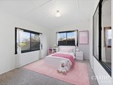 https://images.listonce.com.au/custom/160x/listings/4-hedrick-street-buninyong-vic-3357/734/01576734_img_06.jpg?p8QnahLwrVc