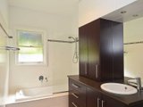 https://images.listonce.com.au/custom/160x/listings/4-heytesbury-street-herne-hill-vic-3218/900/01699900_img_04.jpg?Yn63YMP3YPU