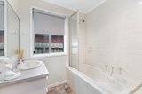 https://images.listonce.com.au/custom/160x/listings/4-high-street-woodend-vic-3442/758/01097758_img_07.jpg?1RCM08u6nsg