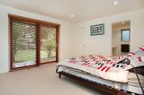 https://images.listonce.com.au/custom/160x/listings/4-janet-court-portsea-vic-3944/347/00092347_img_09.jpg?1H3g44VBViE