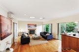 https://images.listonce.com.au/custom/160x/listings/4-josephine-avenue-mount-waverley-vic-3149/300/00490300_img_06.jpg?igIS61jydIg