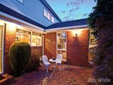 https://images.listonce.com.au/custom/160x/listings/4-lascelle-drive-vermont-south-vic-3133/671/01658671_img_09.jpg?xss8ATwfSCI
