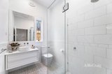 https://images.listonce.com.au/custom/160x/listings/4-leslie-st-elsternwick-vic-3185/786/01813786_img_07.jpg?iRhNX_eUJEg