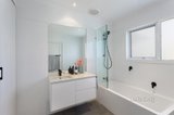 https://images.listonce.com.au/custom/160x/listings/4-leslie-street-elsternwick-vic-3185/485/01040485_img_05.jpg?S1QoONILLg8