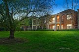 https://images.listonce.com.au/custom/160x/listings/4-maple-grove-mitcham-vic-3132/514/00402514_img_10.jpg?n2X9daoB9d4