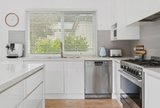 https://images.listonce.com.au/custom/160x/listings/4-marbray-close-sorrento-vic-3943/496/01820496_img_09.jpg?vzaGkK28fmY