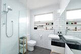 https://images.listonce.com.au/custom/160x/listings/4-mcmillan-avenue-geelong-vic-3220/957/01813957_img_06.jpg?fUzfMUxd4V4