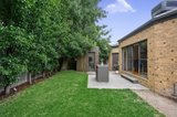 https://images.listonce.com.au/custom/160x/listings/4-meredith-close-mooroolbark-vic-3138/989/01605989_img_10.jpg?CbqI1UKGQ_o