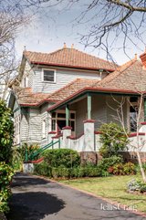 https://images.listonce.com.au/custom/160x/listings/4-milton-street-canterbury-vic-3126/881/01781881_img_02.jpg?8fFjDeZz3uo