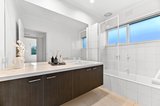 https://images.listonce.com.au/custom/160x/listings/4-newbury-court-ashwood-vic-3147/719/01661719_img_09.jpg?kRGYTjMgud0