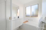 https://images.listonce.com.au/custom/160x/listings/4-nicholson-lane-lilydale-vic-3140/563/01782563_img_09.jpg?VT__kC_th0M