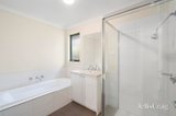 https://images.listonce.com.au/custom/160x/listings/4-paperbark-court-croydon-vic-3136/472/01927472_img_08.jpg?WObC09xA95Y