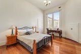 https://images.listonce.com.au/custom/160x/listings/4-parlington-street-canterbury-vic-3126/347/00536347_img_08.jpg?9eWDc1TRIZA