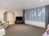 https://images.listonce.com.au/custom/160x/listings/4-parry-drive-mooroolbark-vic-3138/624/01524624_img_04.jpg?owKyRwY06Yg