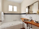 https://images.listonce.com.au/custom/160x/listings/4-phyllis-street-elwood-vic-3184/400/01793400_img_08.jpg?7wjyySHg_X4