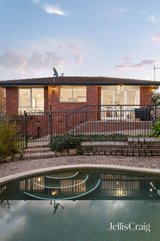 https://images.listonce.com.au/custom/160x/listings/4-pickering-place-doncaster-east-vic-3109/884/01947884_img_15.jpg?ui36Sa4-2pg