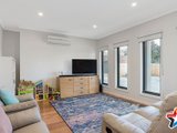 https://images.listonce.com.au/custom/160x/listings/4-preston-way-healesville-vic-3777/318/01526318_img_02.jpg?TZq8TeBr8WM