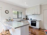 https://images.listonce.com.au/custom/160x/listings/4-preston-way-healesville-vic-3777/318/01526318_img_03.jpg?pgENN6o0Qb4