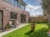 https://images.listonce.com.au/custom/160x/listings/4-preston-way-healesville-vic-3777/318/01526318_img_08.jpg?VXHHub_3TMs