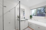 https://images.listonce.com.au/custom/160x/listings/4-robin-hill-drive-mornington-vic-3931/398/01981398_img_03.jpg?Gur0F5C6DF0