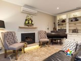 https://images.listonce.com.au/custom/160x/listings/4-rome-terrace-mooroolbark-vic-3138/701/01524701_img_10.jpg?1QsdyfV8fos