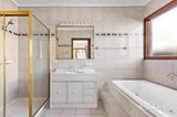 https://images.listonce.com.au/custom/160x/listings/4-seattle-street-balwyn-north-vic-3104/190/01948190_img_06.jpg?TjqQSWMxXds