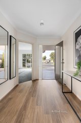 https://images.listonce.com.au/custom/160x/listings/4-secluded-place-doreen-vic-3754/976/01551976_img_02.jpg?EuuoOby8J_M