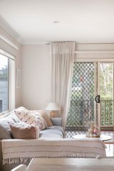 https://images.listonce.com.au/custom/160x/listings/4-shevlin-close-lilydale-vic-3140/209/01720209_img_11.jpg?zIOUPN_eQ58