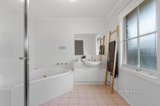 https://images.listonce.com.au/custom/160x/listings/4-silflay-court-warranwood-vic-3134/508/01435508_img_12.jpg?Ilh8DtADEZY