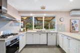 https://images.listonce.com.au/custom/160x/listings/4-sovereign-court-mornington-vic-3931/001/01942001_img_03.jpg?KnbMFaEI2U4