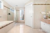 https://images.listonce.com.au/custom/160x/listings/4-spring-rise-glen-waverley-vic-3150/246/01942246_img_17.jpg?tvPn2wtatIU