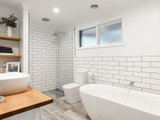 https://images.listonce.com.au/custom/160x/listings/4-statesman-crescent-mooroolbark-vic-3138/529/01524529_img_09.jpg?1NXiJYys3hY