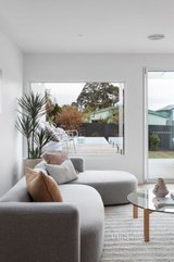 https://images.listonce.com.au/custom/160x/listings/4-tennyson-street-watsonia-vic-3087/575/01547575_img_07.jpg?_6aX8oeJRRg